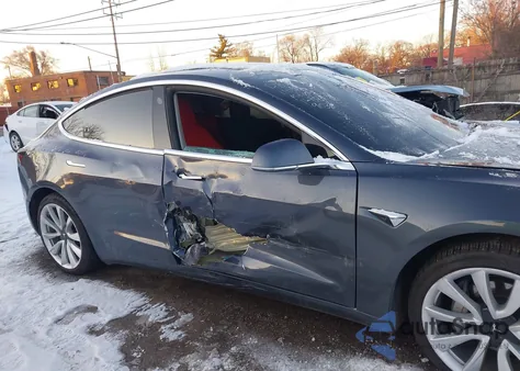 2019 Tesla Model 3 Long Range/Performance z USA, uszkodzony, nr VIN 5YJ3E1EB1KF389038